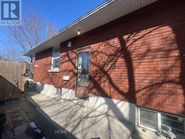 98 Donald St in Ottawa, ON - Building Photo - Building Photo