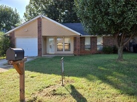 12314 SW 13th St in Yukon, OK - Building Photo