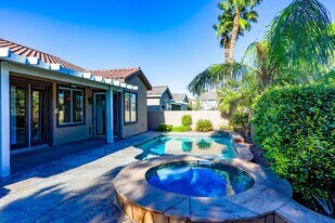 10261 Hammerschmidt Ct in Las Vegas, NV - Building Photo