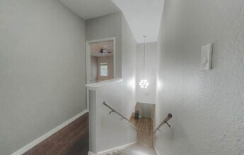 17583 Red Oak Dr in Houston, TX - Foto de edificio - Building Photo