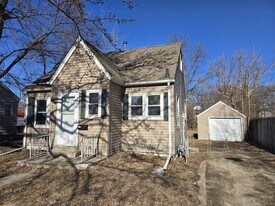 511 Ricker St in Waterloo, IA - Building Photo