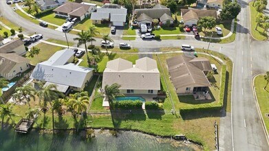 9349 NW 47th St in Sunrise, FL - Building Photo - Building Photo