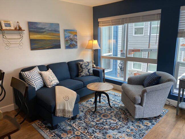 2818 Grand Ave, Unit B305