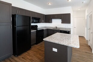 Seminole Square in Largo, FL - Building Photo