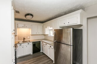 329 Lionel Rd in Pearl, MS - Foto de edificio - Building Photo