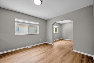 23045 E Thirteen Mile Rd in St. Clair Shores, MI - Building Photo - Building Photo