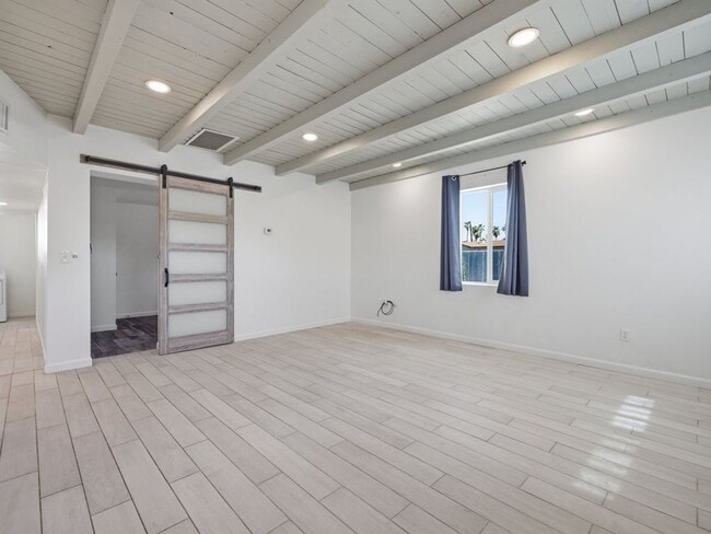 property at 1220 N Catalina Ave