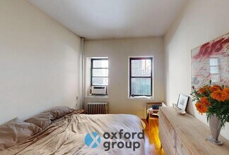 216 Grand St in New York, NY - Building Photo - Building Photo