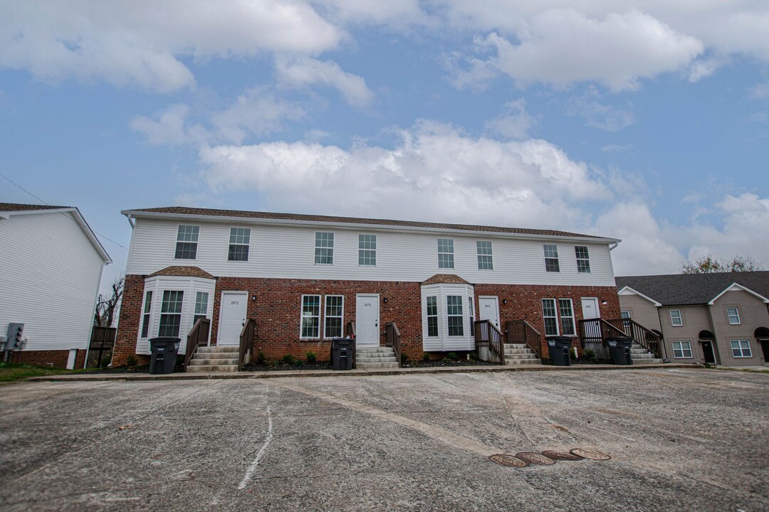 2074 Tynewood Dr in Clarksville, TN - Foto de edificio