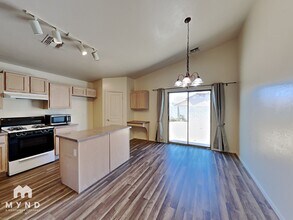 8058 N 109th Ln, Unit 304 in Peoria, AZ - Foto de edificio - Building Photo