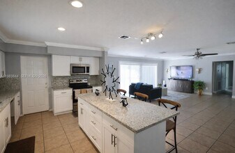 19835 NE 11th Ct in Miami, FL - Building Photo - Building Photo