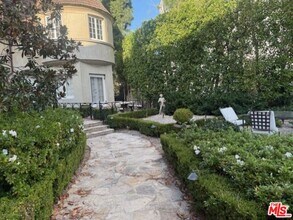 10335 Wilshire Blvd in Los Angeles, CA - Building Photo - Building Photo