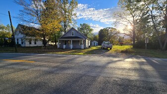 10423 IN-48 in Aurora, IN - Building Photo