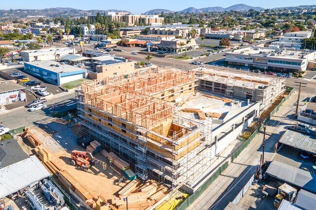 Trinity Place Apartments in San Diego, CA - Foto de edificio - Building Photo