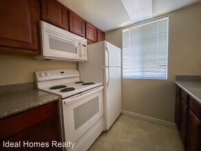 4421 Alexis Dr in Las Vegas, NV - Building Photo - Building Photo