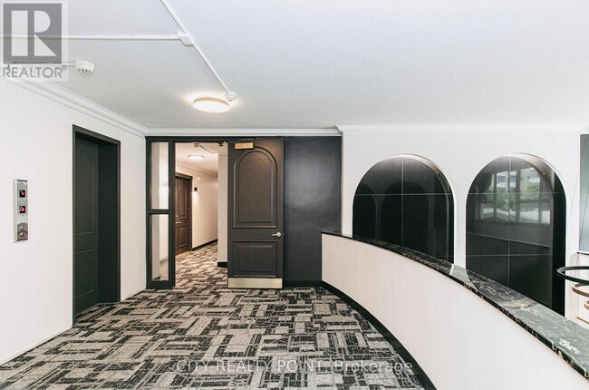 10 Shallmar Blvd in Toronto, ON - Building Photo - Building Photo