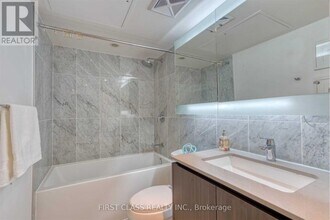 80-880 Queens Wharf Rd in Toronto, ON - Building Photo - Building Photo