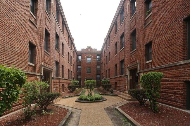 property at 929 W Sunnyside Ave