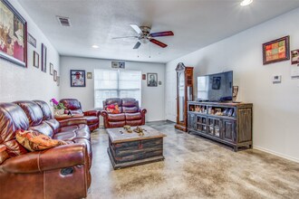 712 Seven Oaks Rd in Bonham, TX - Building Photo - Building Photo