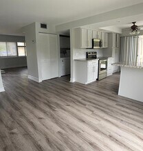 242 Wimbledon Lakes Dr in Plantation, FL - Building Photo - Building Photo