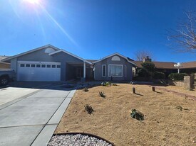 2902 E Ave R12 in Palmdale, CA - Building Photo