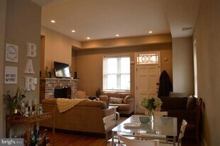 300 Lombard St in Philadelphia, PA - Building Photo