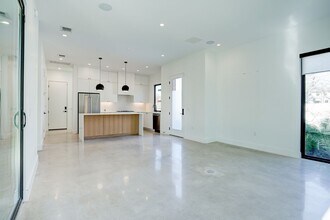 907 Barton Skyway in Austin, TX - Building Photo - Building Photo