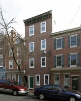 749 S 2nd St in Philadelphia, PA - Building Photo