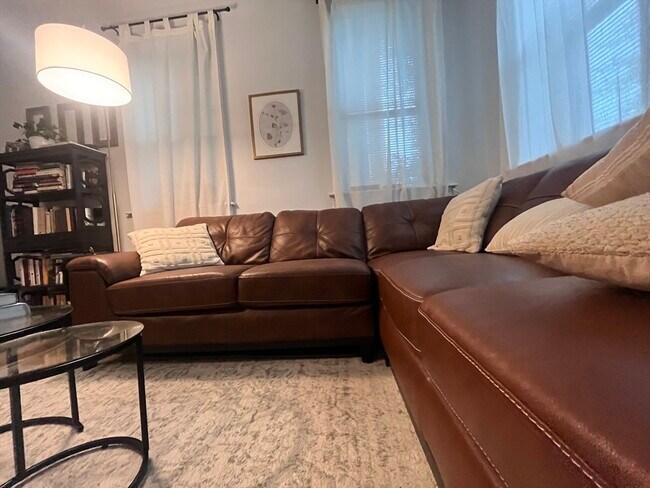 1662 Commonwealth Ave, Unit 12 in Boston, MA - Building Photo - Building Photo