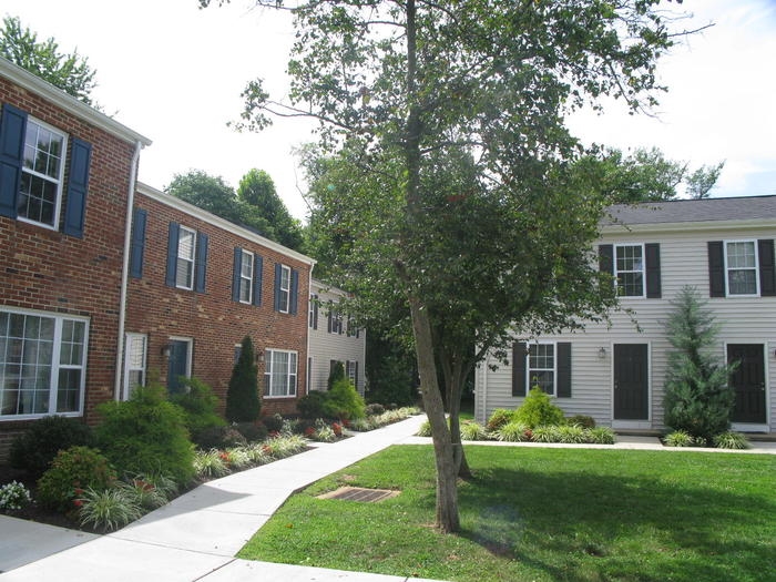 Wellington Court in Charlottesville, VA - Building Photo