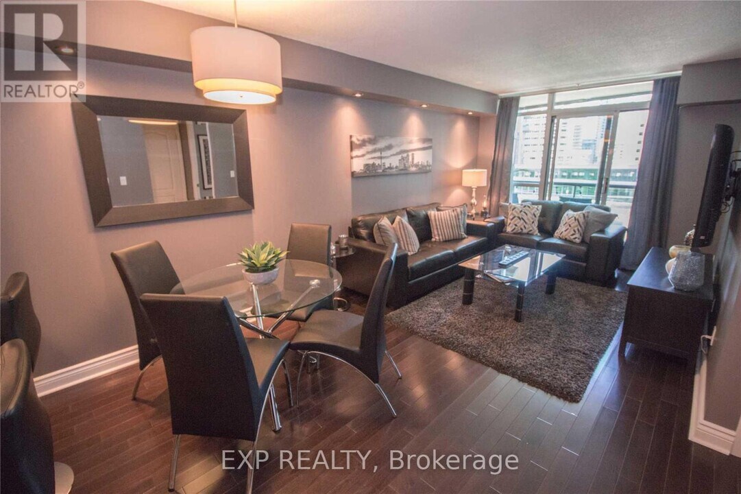 219 Fort York Blvd in Toronto, ON - Building Photo