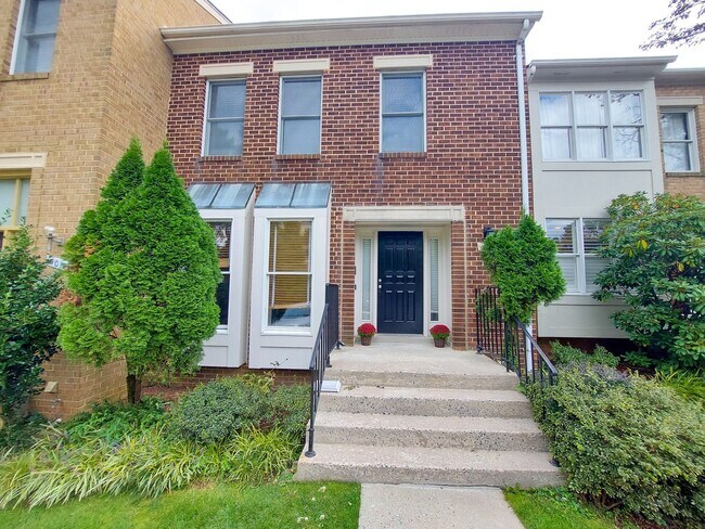 5016 Cloister Dr in Rockville, MD - Building Photo - Building Photo
