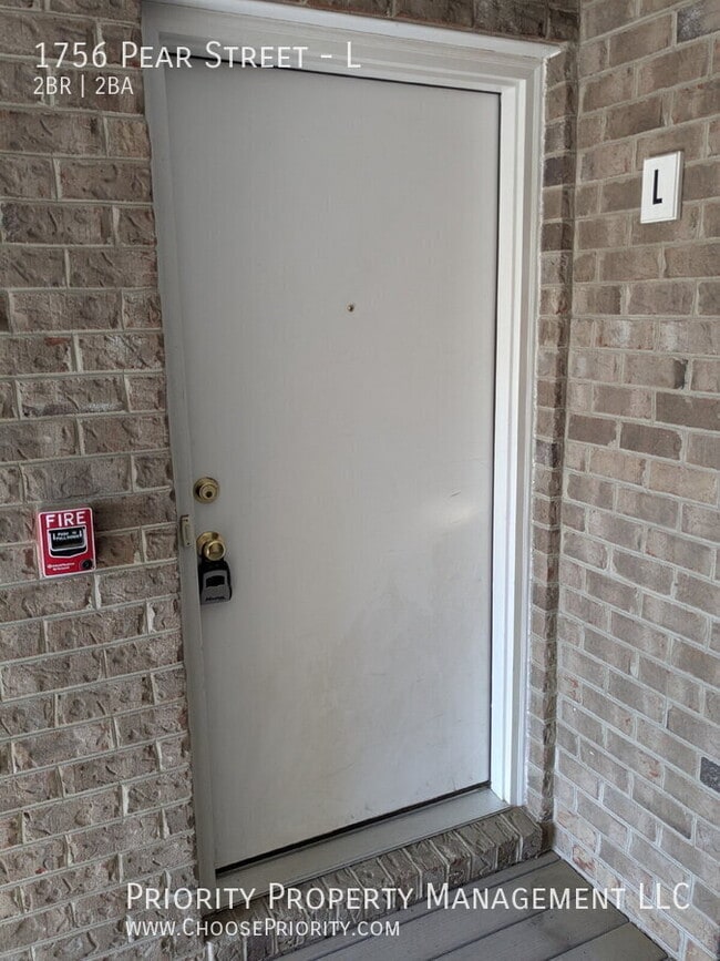 1756 Pear St in Harrisonburg, VA - Building Photo - Building Photo