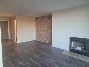 6010 Oakwood Dr in Lisle, IL - Building Photo - Building Photo