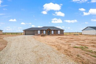 213 North F M 789 in Slaton, TX - Building Photo