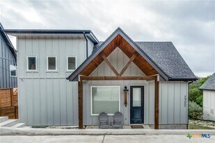 1722 Trail Pass Dr in Canyon Lake, TX - Building Photo