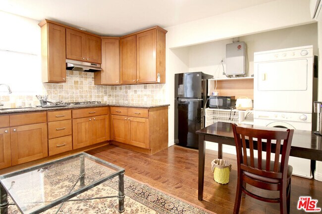 4848 Oakwood Ave in Los Angeles, CA - Building Photo - Building Photo