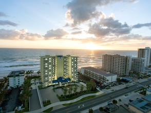 Aruba Residences in Daytona Beach Shores, FL - Building Photo - Building Photo