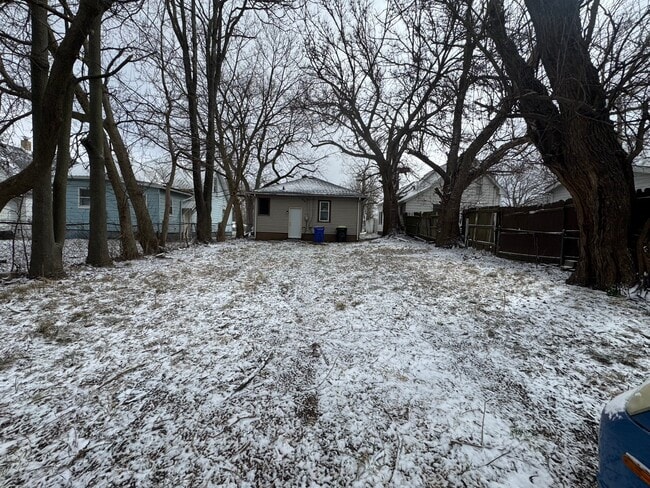 1311 N Walnut Grove Ave in Decatur, IL - Building Photo - Building Photo