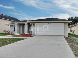 2643 Creek Ridge Dr in Green Cove Springs, FL - Building Photo