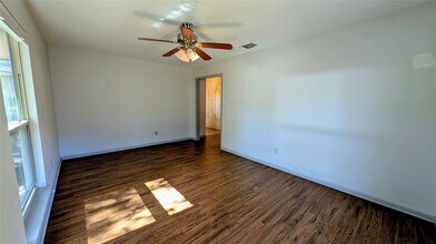 114 Chaparral St in San Marcos, TX - Building Photo - Building Photo