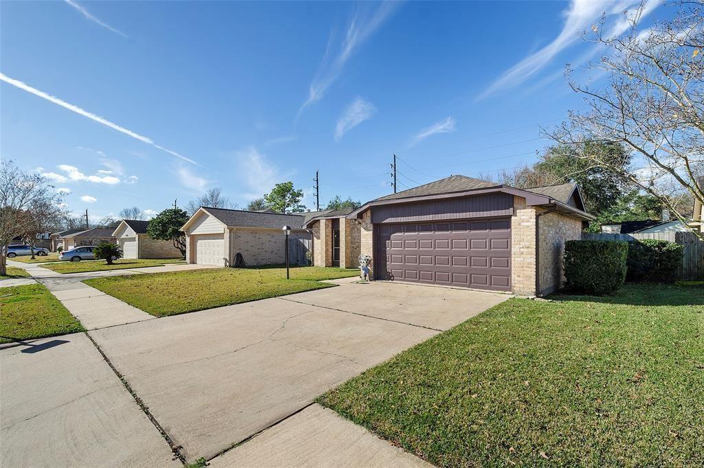 2602 Chimneystone Cir in Sugar Land, TX - Building Photo