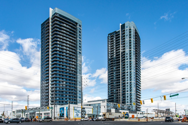 Centro Square Condos in Vaughan, ON - Building Photo - Building Photo