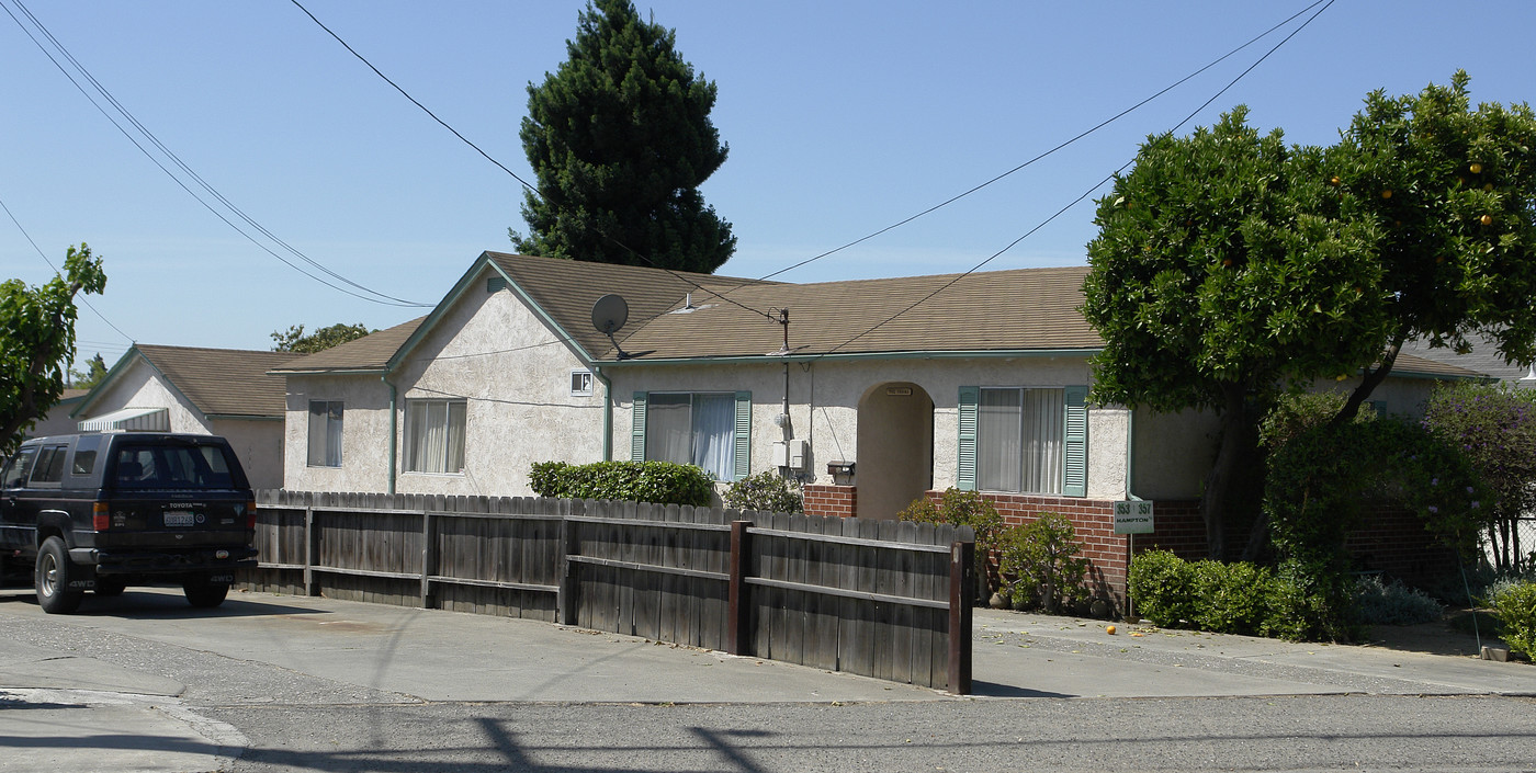 353-357 Hampton Rd in Hayward, CA - Building Photo