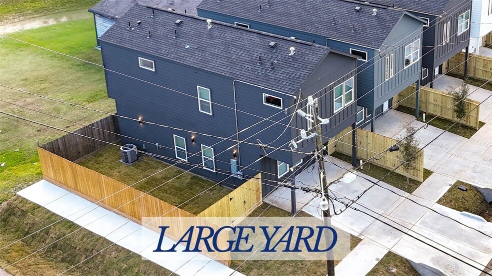 1203 Dewalt St, Unit 5682 in Houston, TX - Building Photo