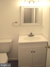 10332 Granite Creek Ln in Oakton, VA - Building Photo - Building Photo