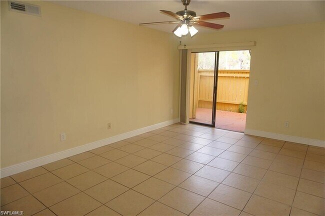 2929 Winkler Ave in Ft. Myers, FL - Foto de edificio - Building Photo