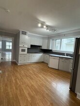 258 Coburn Ave, Unit 1 in Worcester, MA - Foto de edificio - Building Photo