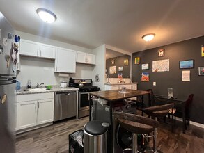 2545 N Cramer St in Milwaukee, WI - Foto de edificio - Building Photo