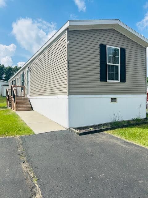 329 Trillum Trail in Oxford, MI - Building Photo